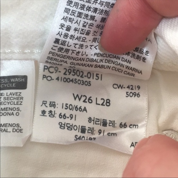 NWT 501 Levi’s white jeans. - Picture 11 of 16
